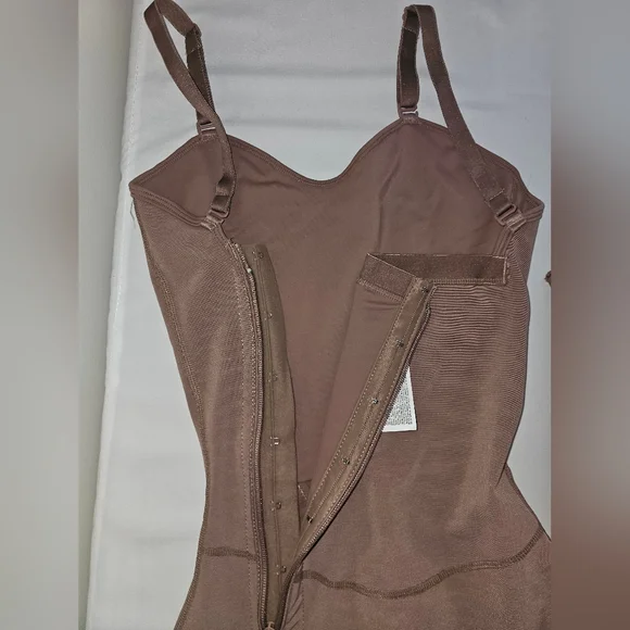 Brown Seamless Shapewear Bodysuit with Scoop Neckline Size L Brand DELIE